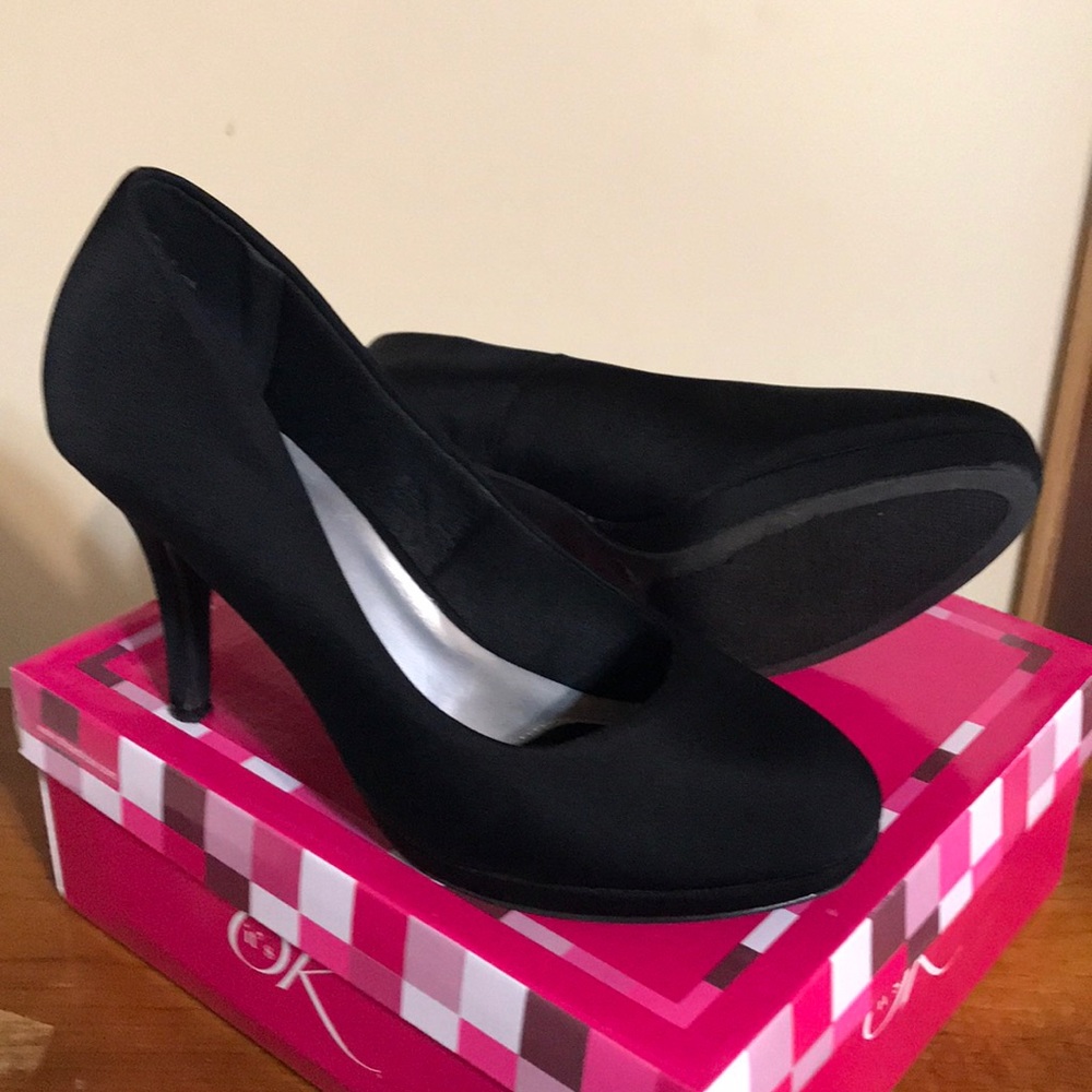 🎉Black satin finish 2 1/2” dress pump.🎉🔥
